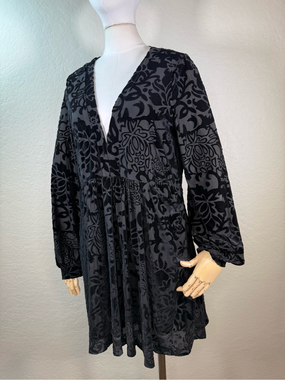 Urban Outfitters Free People Velvet Burnout Black Floral Mini Dress Size Medium - Picture 10 of 16